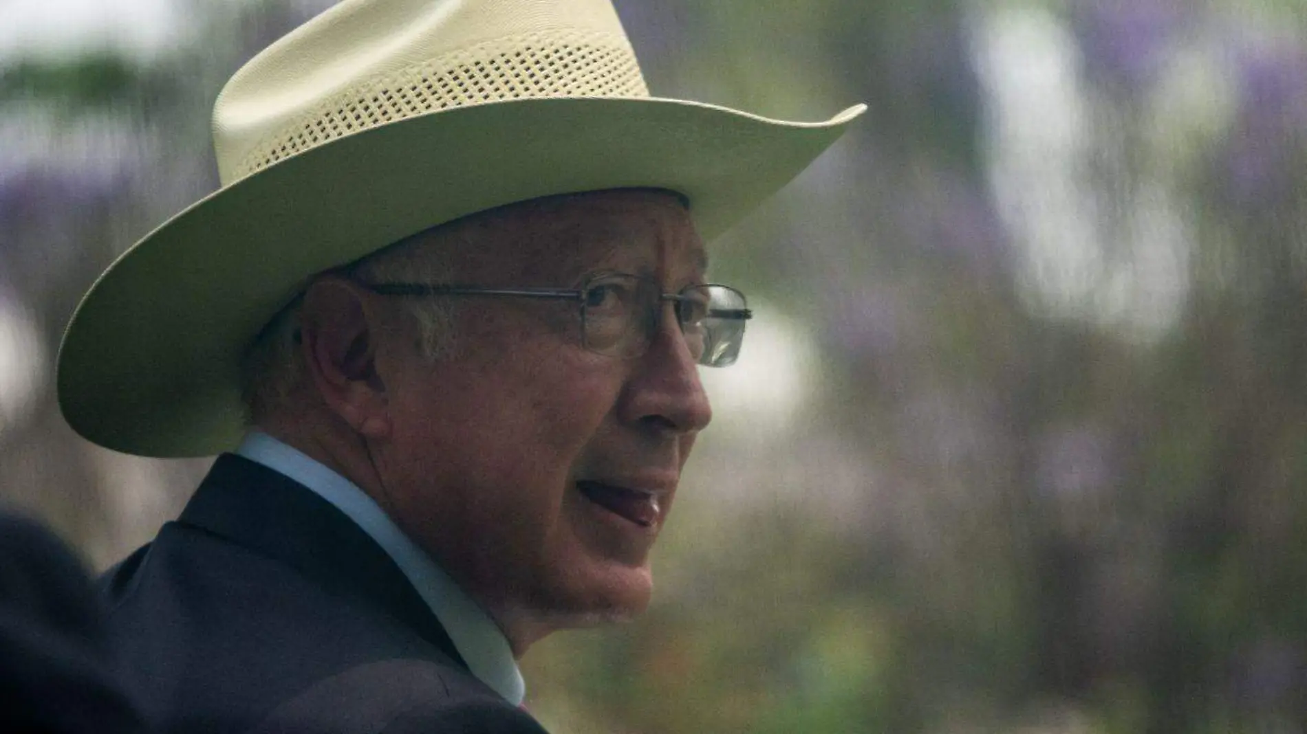 Ken Salazar da positivo a Covid 19 